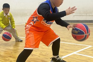 小学生篮球基本功训练方法的视频讲解